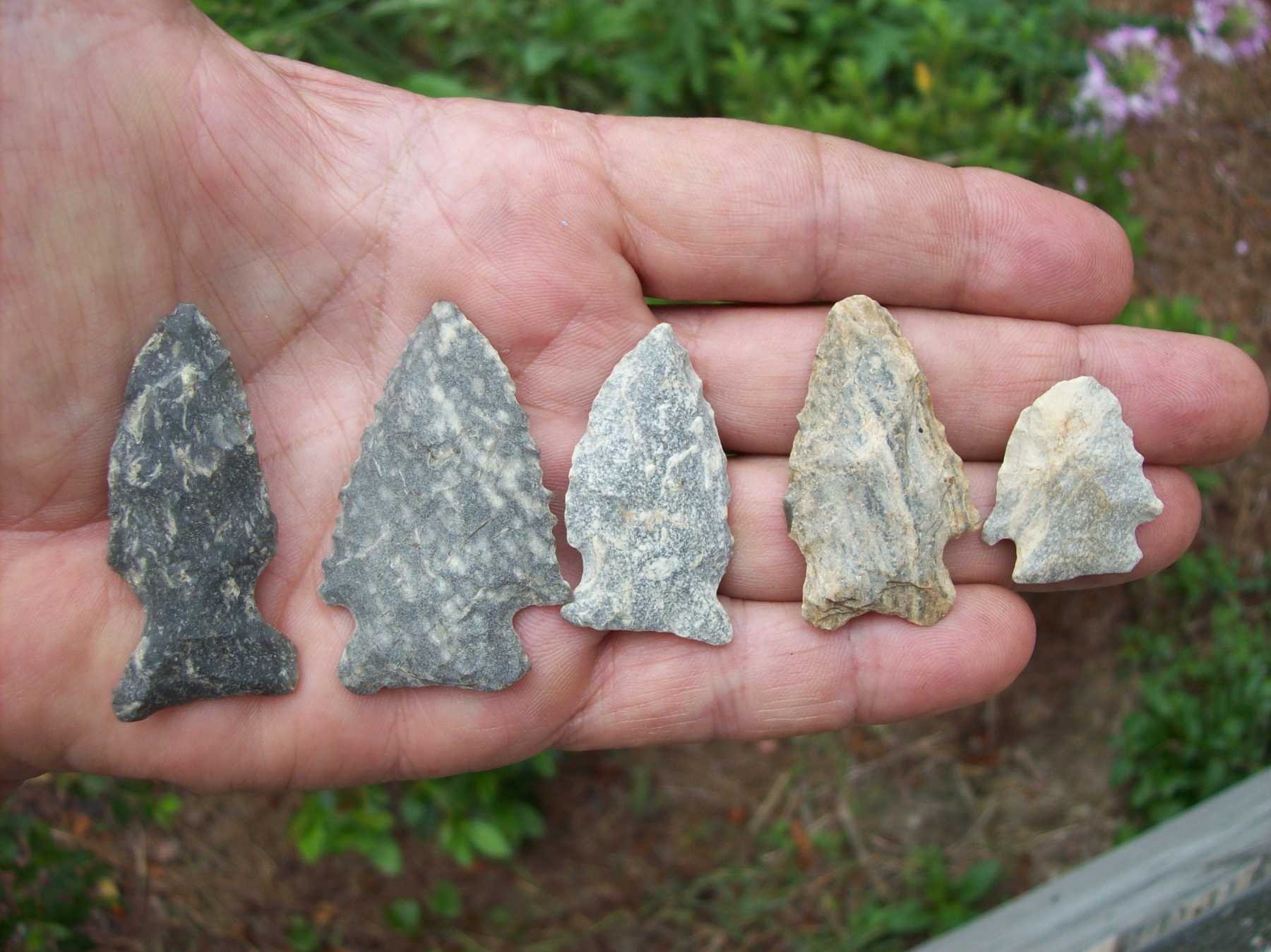 NC Arrowheads beautiful lot of 18 Authent Quartz , Rhyolite , Flints & outlets Cherts